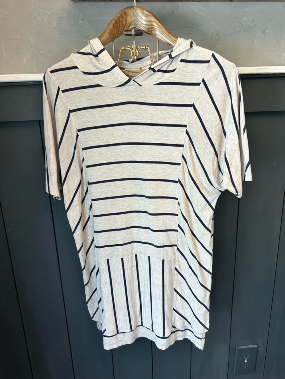 Chico's Zenergy Ivory & Navy Striped Hooded Tunic Top Size S Stretch Long Sleeve
